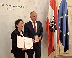 GMC Vice-President Martha Gammer and Austrian Interior Minister Gerhard Karner at the award ceremony