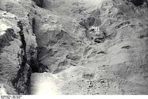 A victim of KZ Gusen II â??Bergkristallâ? lying in sand at St. Georgen
